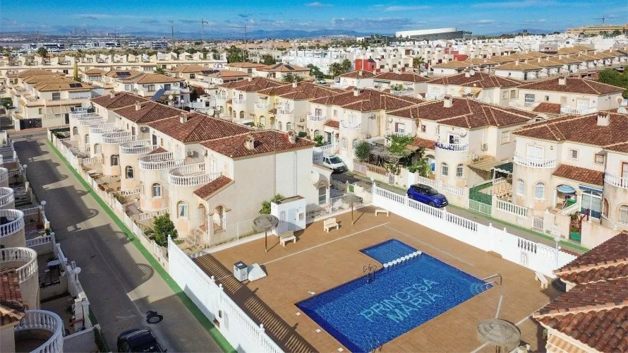 Сasa de 3 dormitorios en Torrevieja, España No. 3272 № 4