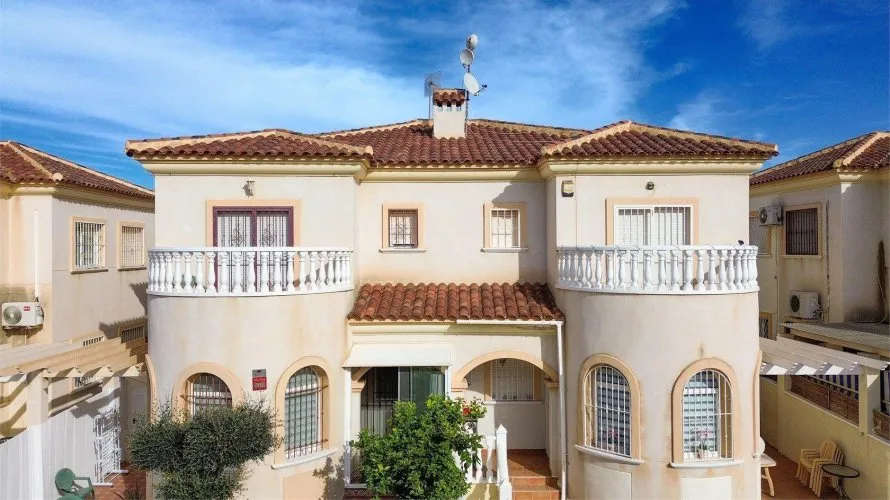 Сasa de 3 dormitorios en Torrevieja, España No. 3272 № 5