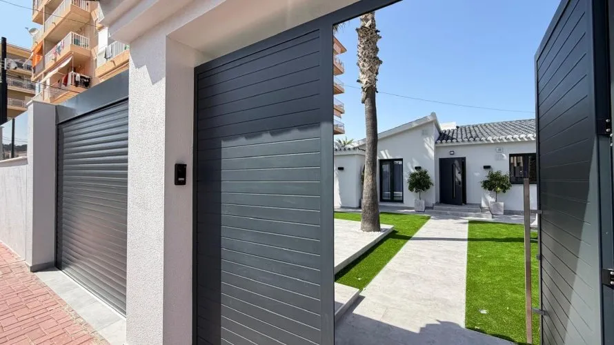 Villa de 4 dormitorios en Torrevieja, España No. 3232
