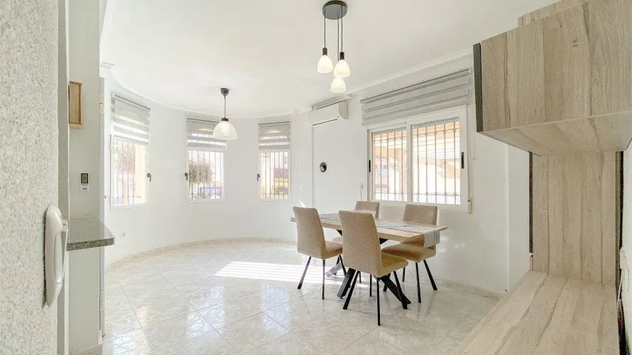 Сasa de 3 dormitorios en Torrevieja, España No. 3272 № 11