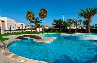 Parcela de 2 dormitorios en Torrevieja, España No. 3264