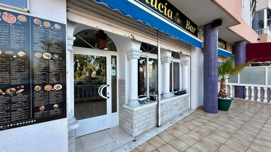 Propiedad comercial de 101m² en Guardamar del Segura, España No. 3231 № 1