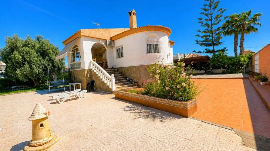 Villa de 200m² en Torrevieja, España No. 3194