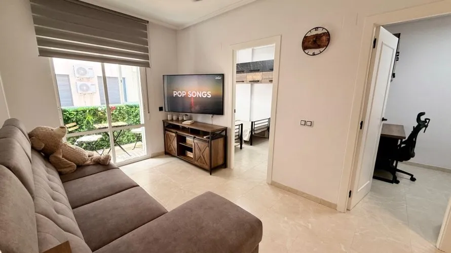 Apartamento de 1 dormitorio en Torrevieja, España No. 3243 № 1