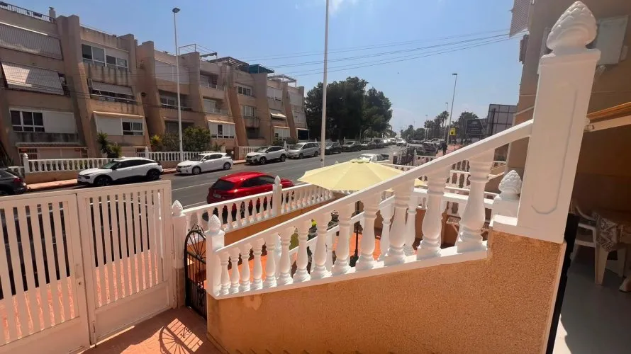 Bungalow de 2 dormitorios en Torrevieja, España No. 3210