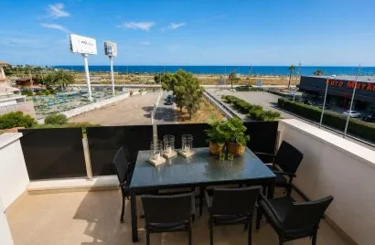 Apartamento de 3 dormitorios en Torrevieja, España No. 3223