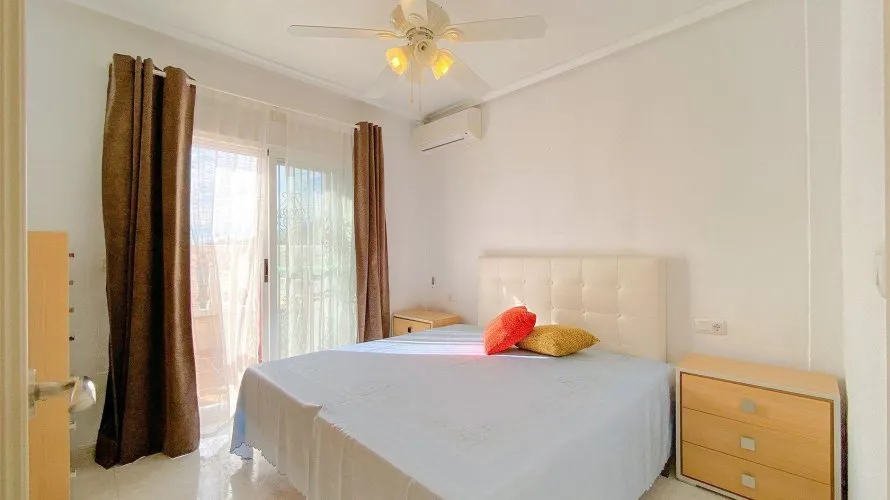 Сasa de 3 dormitorios en Torrevieja, España No. 3272 № 18