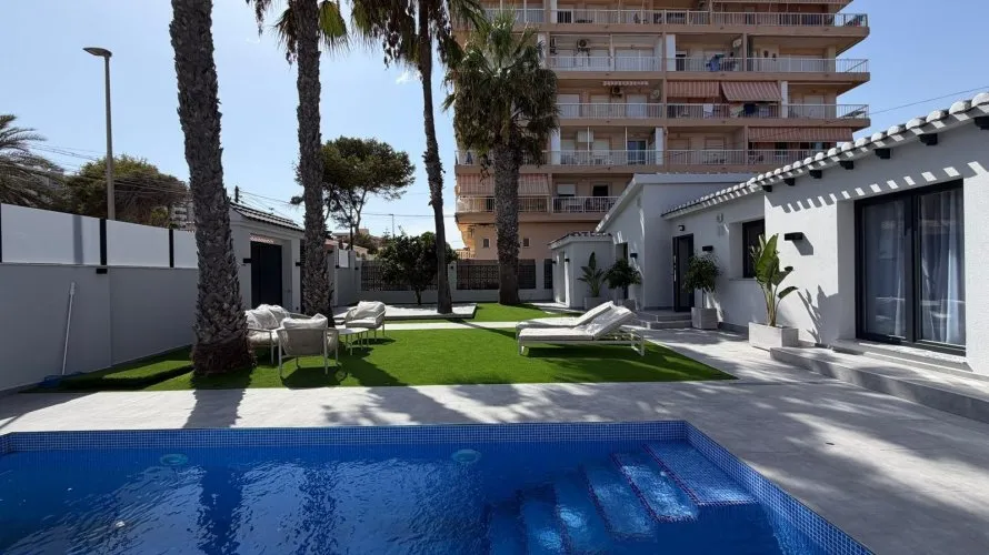 Villa de 4 dormitorios en Torrevieja, España No. 3232 № 10