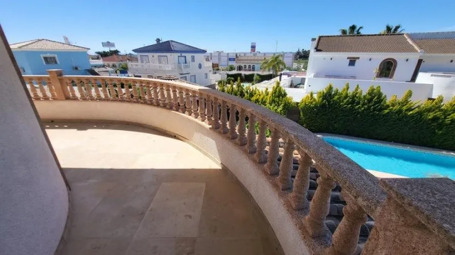 Villa de 4 dormitorios en Rojales, España No. 3260 № 23