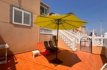 Bungalow de 2 dormitorios en Torrevieja, España No. 3210