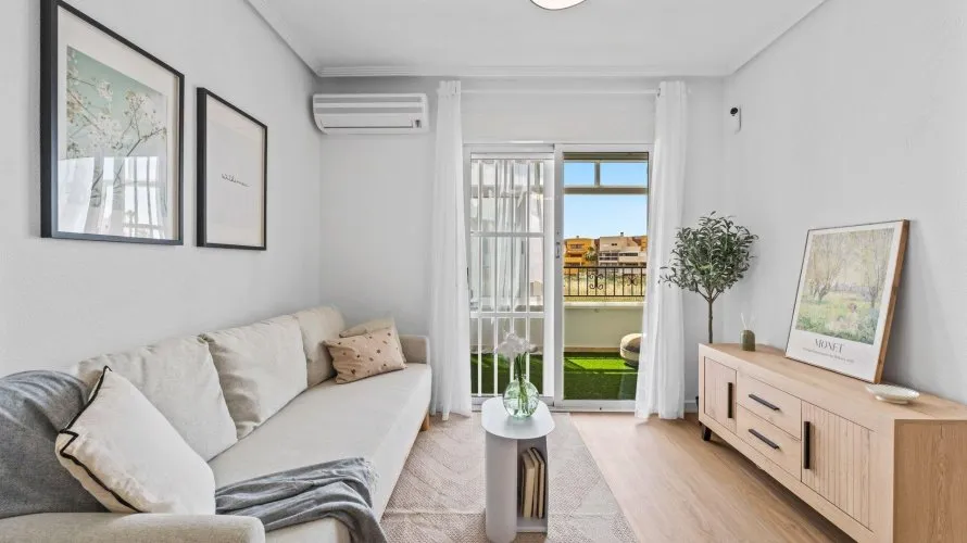 Apartamento de 69m² en Torrevieja, España No. 3249 № 1