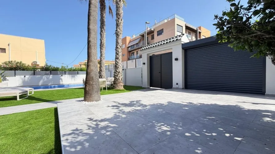 Villa de 4 dormitorios en Torrevieja, España No. 3232 № 5
