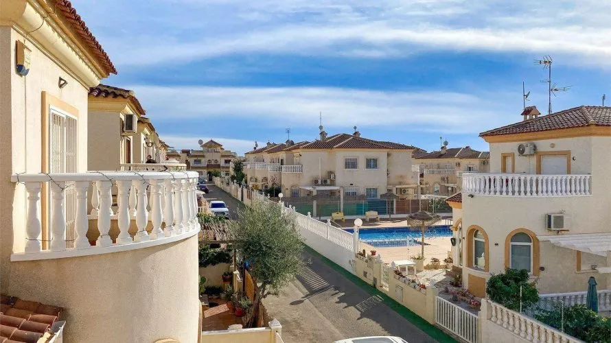 Сasa de 3 dormitorios en Torrevieja, España No. 3272 № 20