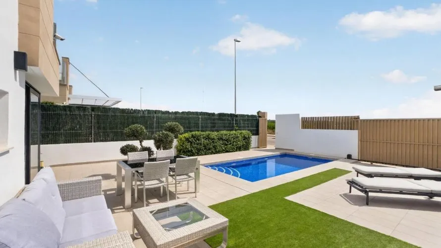 Villa de 178m² en Guardamar del Segura, España No. 3248 № 1