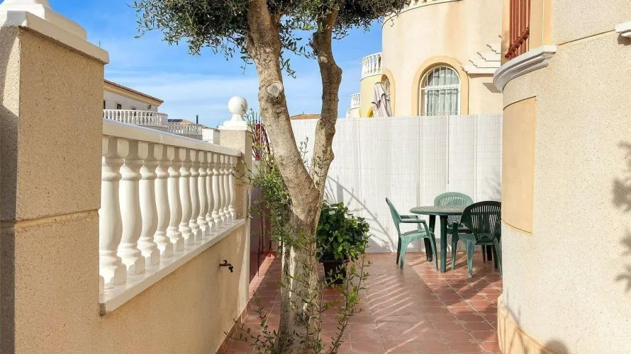 Сasa de 3 dormitorios en Torrevieja, España No. 3272