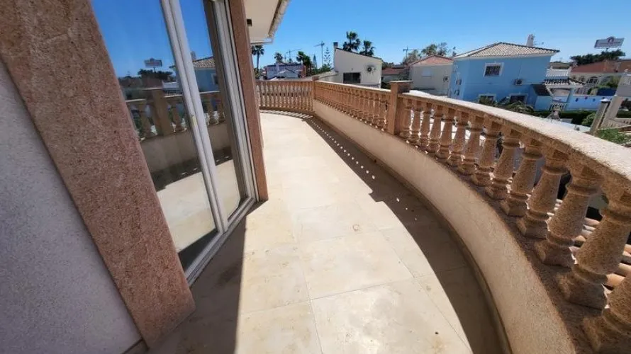 Villa de 4 dormitorios en Rojales, España No. 3260 № 24