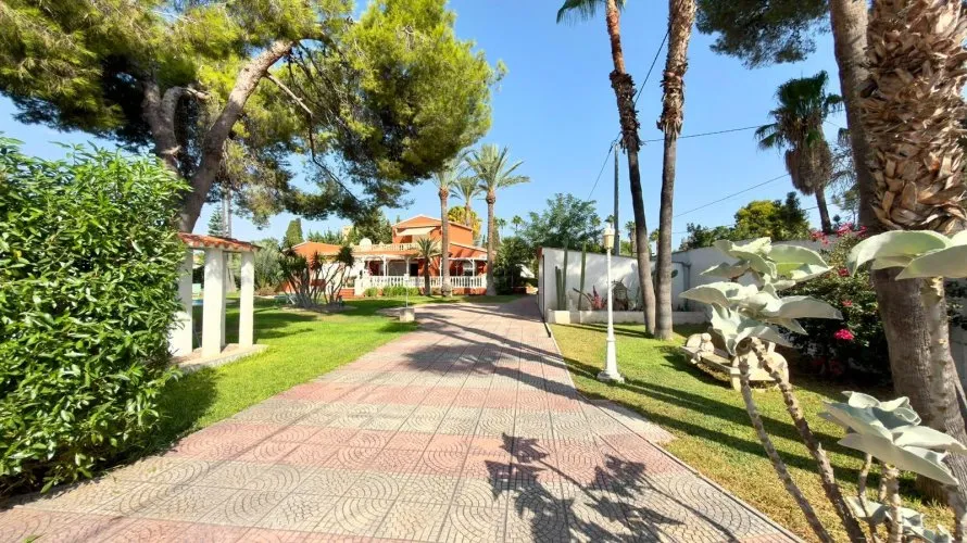 Villa de 5 dormitorios en Benidorm, España No. 3236 № 15