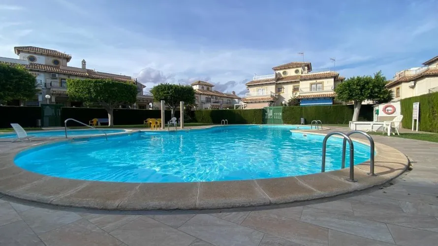 Bungalow de 2 dormitorios en Alicante, España No. 3178 № 11