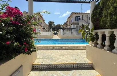 Bungalow de 2 dormitorios en Torrevieja, España No. 3269