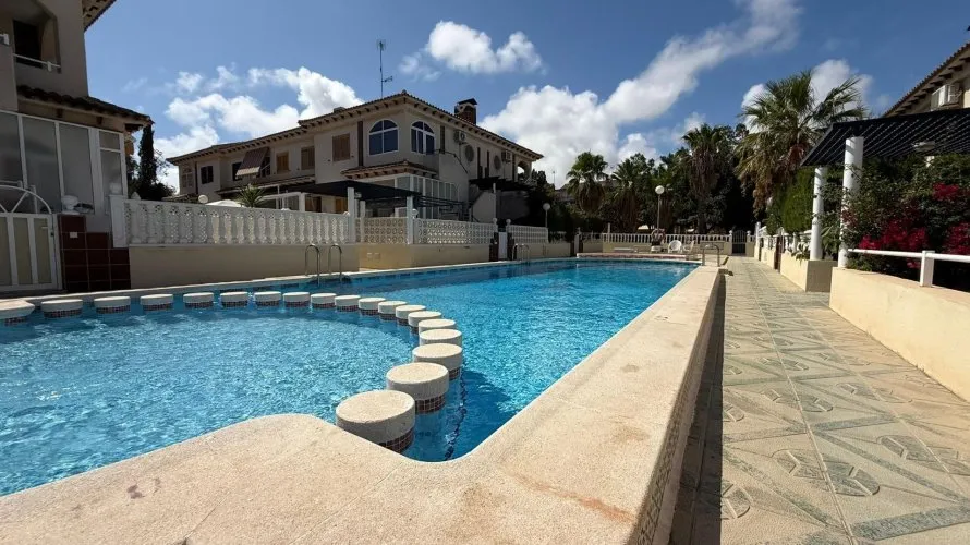 Bungalow de 2 dormitorios en Torrevieja, España No. 3269 № 2