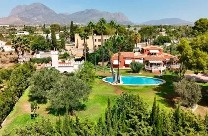 Villa de 5 dormitorios en Benidorm, España No. 3236