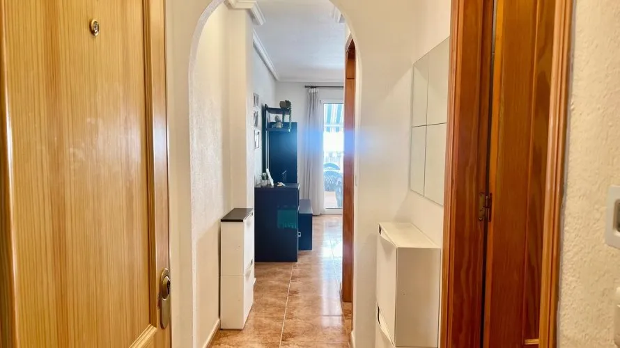 Apartamento de 1 dormitorio en Torrevieja, España No. 3410 № 2