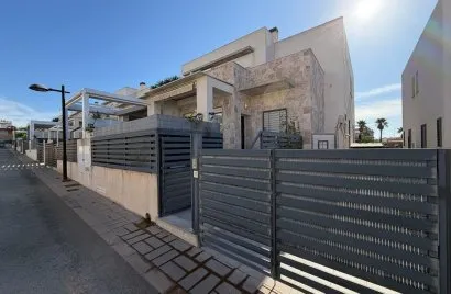 Сasa de 3 dormitorios en Torrevieja, España No. 3432