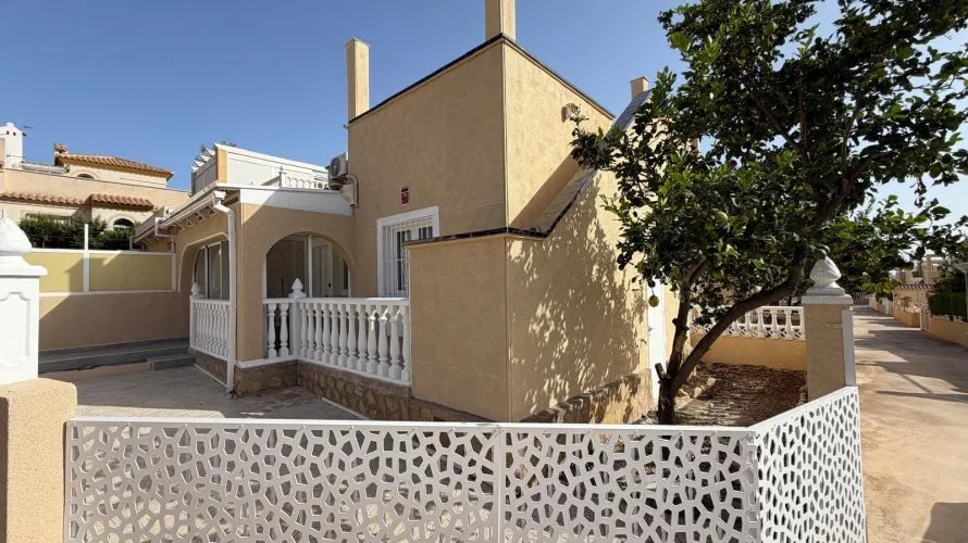 Сasa de 2 dormitorios en Torrevieja, España No. 3298 № 28
