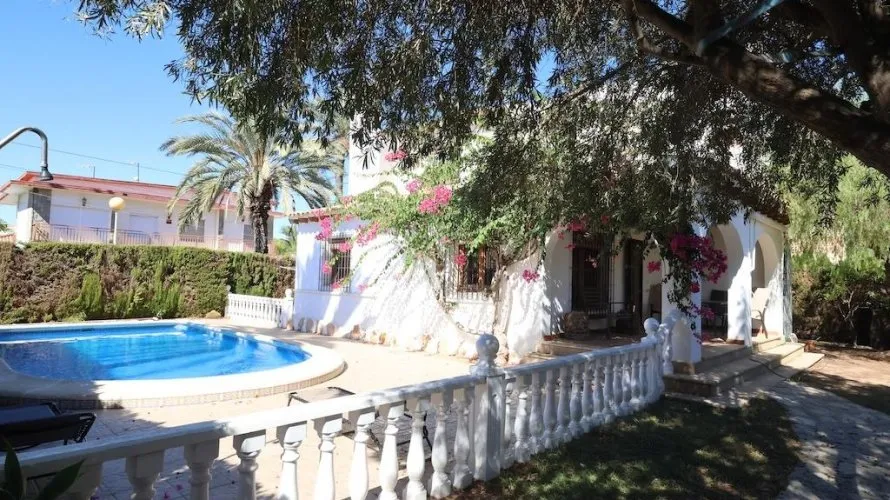 Apartamento de 4 dormitorios en Cabo Roig, España No. 3430