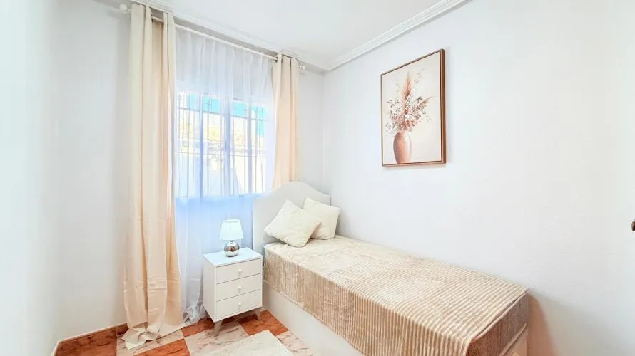 Сasa de 2 dormitorios en Campoamor, España No. 3293 № 8