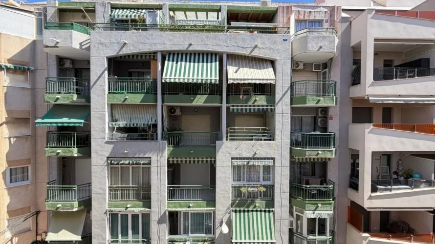 Apartamento de 1 dormitorio en Torrevieja, España No. 3456 № 1