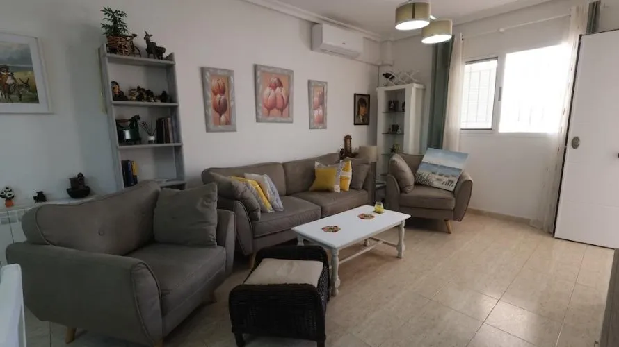 Bungalow de 2 dormitorios en Alicante, España No. 3389