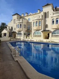 Apartamento de 2 dormitorios en Torrevieja, España No. 3405