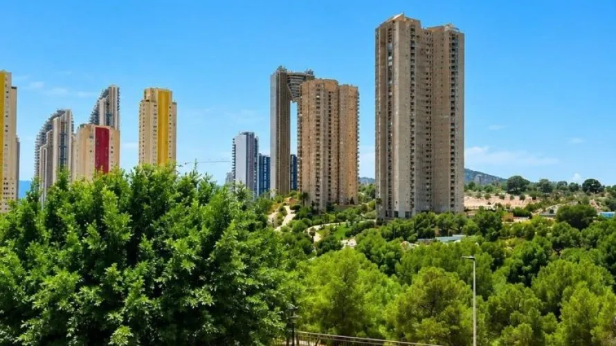 Apartamento de 2 dormitorios en Benidorm, España No. 3475 № 3