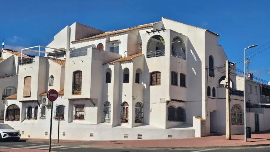 Apartamento de 3 dormitorios en Torrevieja, España No. 3349 № 2