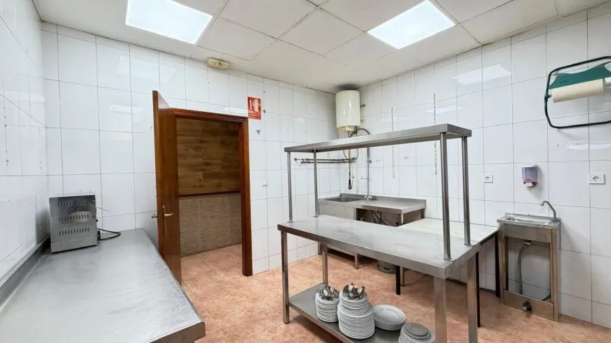 Propiedad comercial de 98m² en Torrevieja, España No. 3400 № 11