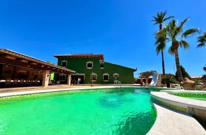 Villa de 4 dormitorios en Almoradí, España No. 3408