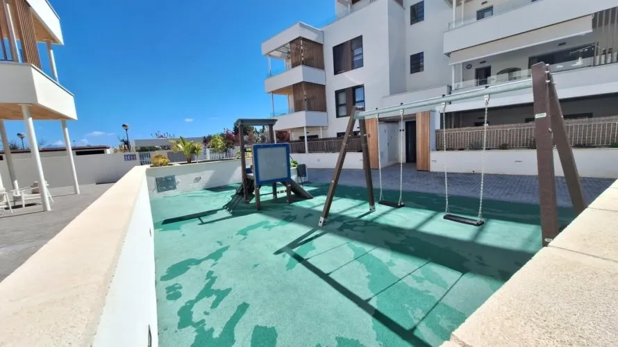 Apartamento de 2 dormitorios en San Juan, España No. 3451 № 4