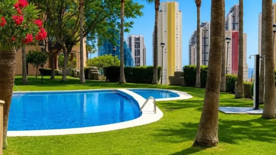 Apartamento de 2 dormitorios en Benidorm, España No. 3475 № 2