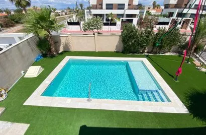 Apartamento de 3 dormitorios en Torrevieja, España No. 3289
