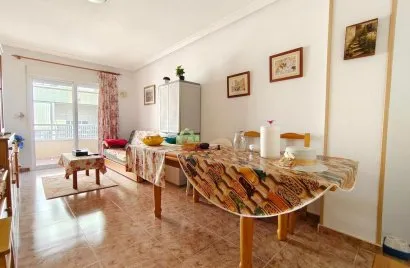 Apartamento de 2 dormitorios en Torrevieja, España No. 3490