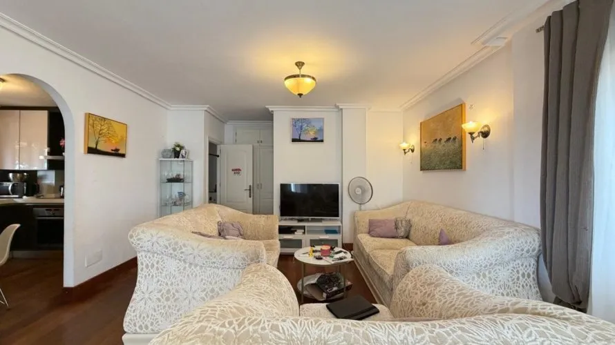 Villa de 4 dormitorios en Alicante, España No. 3556 № 4