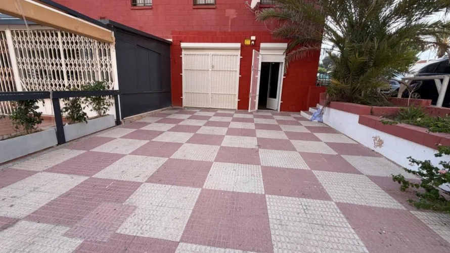 Propiedad comercial de 100m² en Torrevieja, España No. 3563 № 1