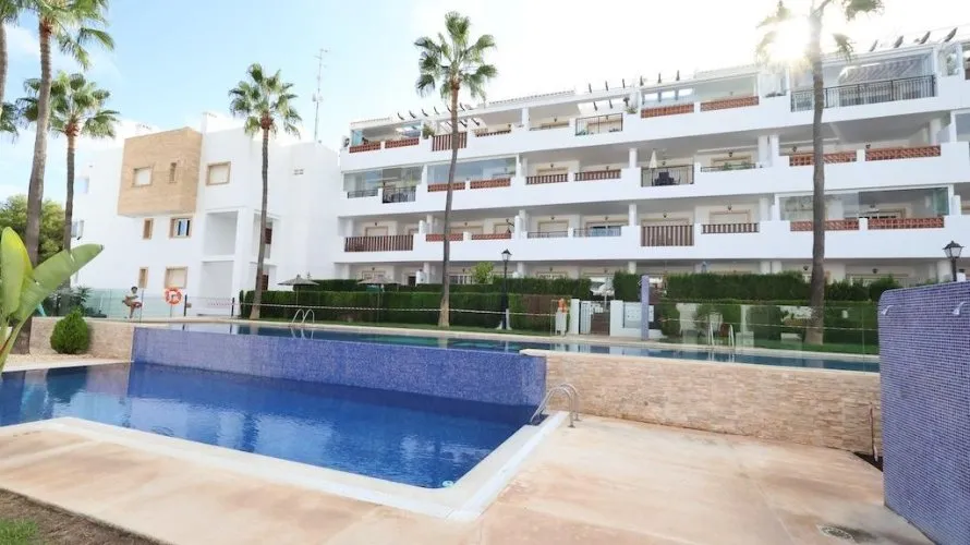 Apartamento de 2 dormitorios en Alicante, España No. 3577