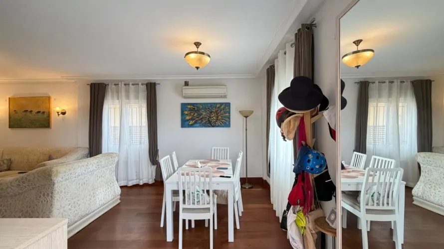 Villa de 4 dormitorios en Alicante, España No. 3556 № 8