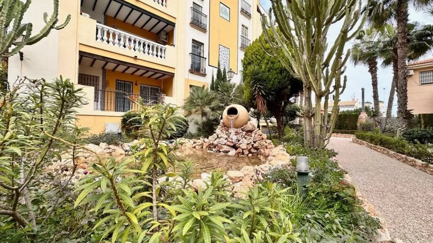 Apartamento de 2 dormitorios en Torrevieja, España No. 3598 № 18