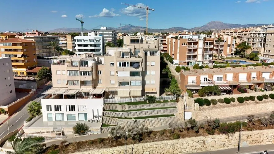 Apartamento de 1 dormitorio en El Campello, España No. 3587