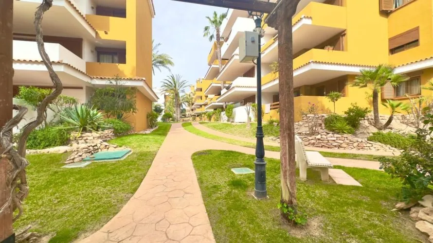 Apartamento de 84m² en Torrevieja, España No. 3609 № 2