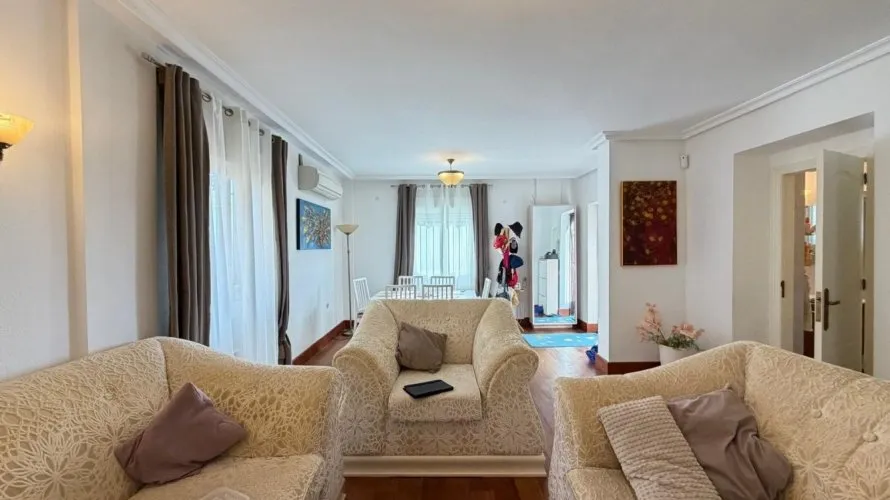 Villa de 4 dormitorios en Alicante, España No. 3556 № 2