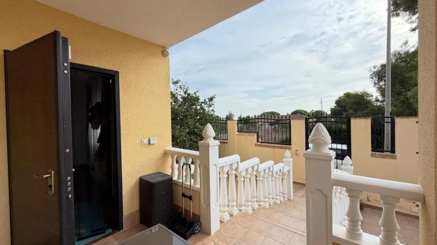 Villa de 4 dormitorios en Alicante, España No. 3556 № 19
